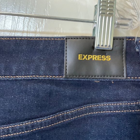 Express Shorts - Picture 4 of 6